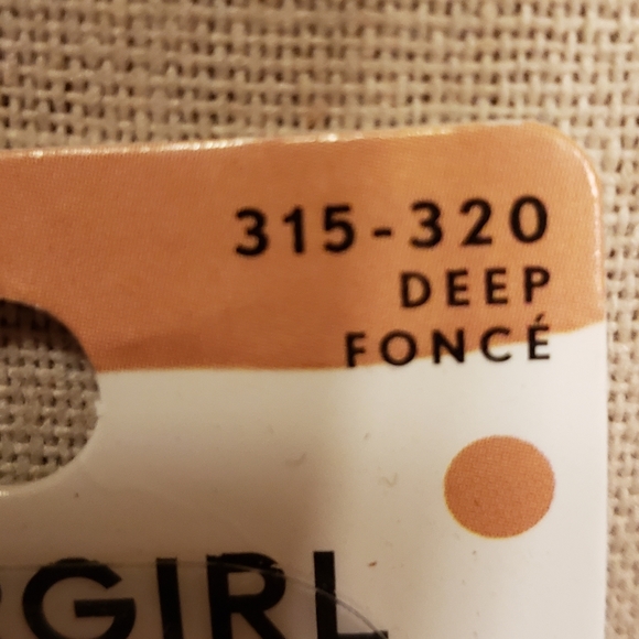 New, Covergirl Matte concealer Deep Fonce' - Picture 2 of 4